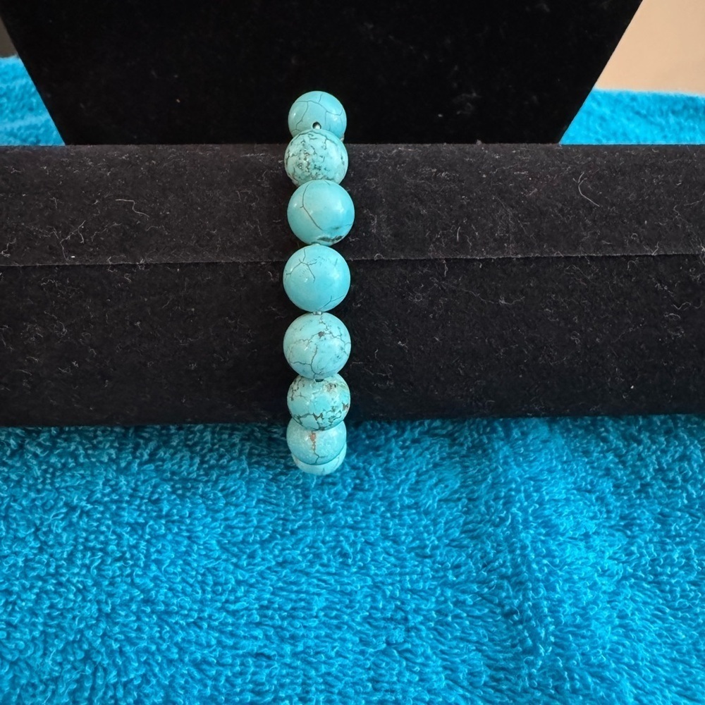 Kinsley Armelle Gold and White Druzy Bracelet - Picture 2 of 2